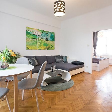 Apartamento French Balcony - 45M² - Szeneviertel Viena Exterior foto