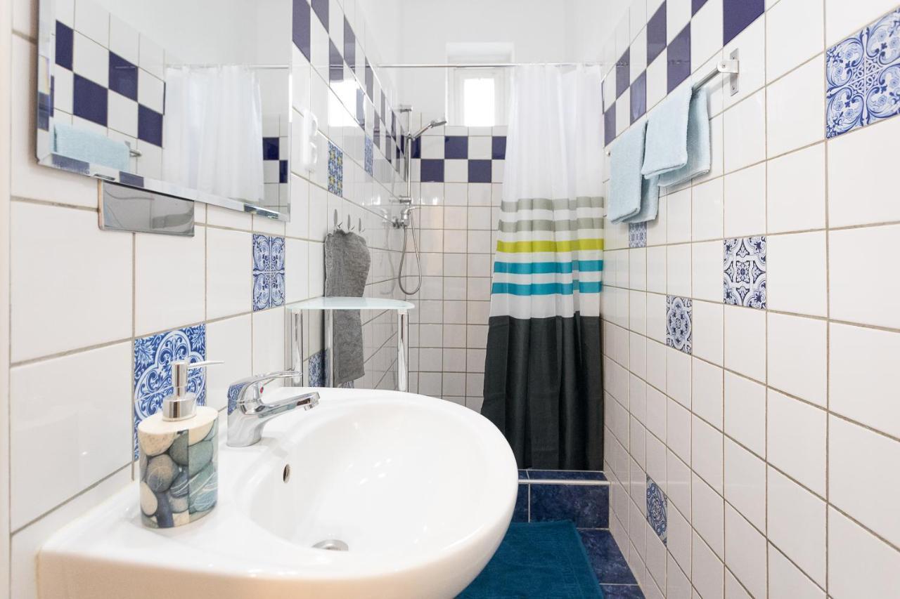 Apartamento French Balcony - 45M² - Szeneviertel Viena Exterior foto
